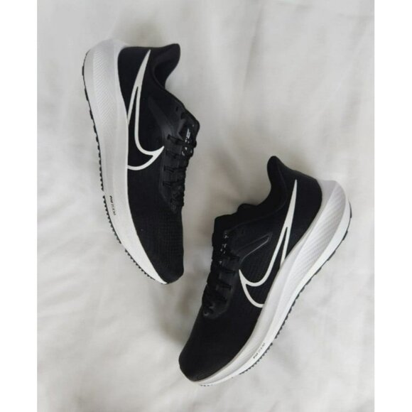 10.5 MEN’S  NIKE AIR ZOOM ZOOM PEGASUS 39 TB DH4071-001 BLACK WHITE RUNNING - Picture 1 of 7